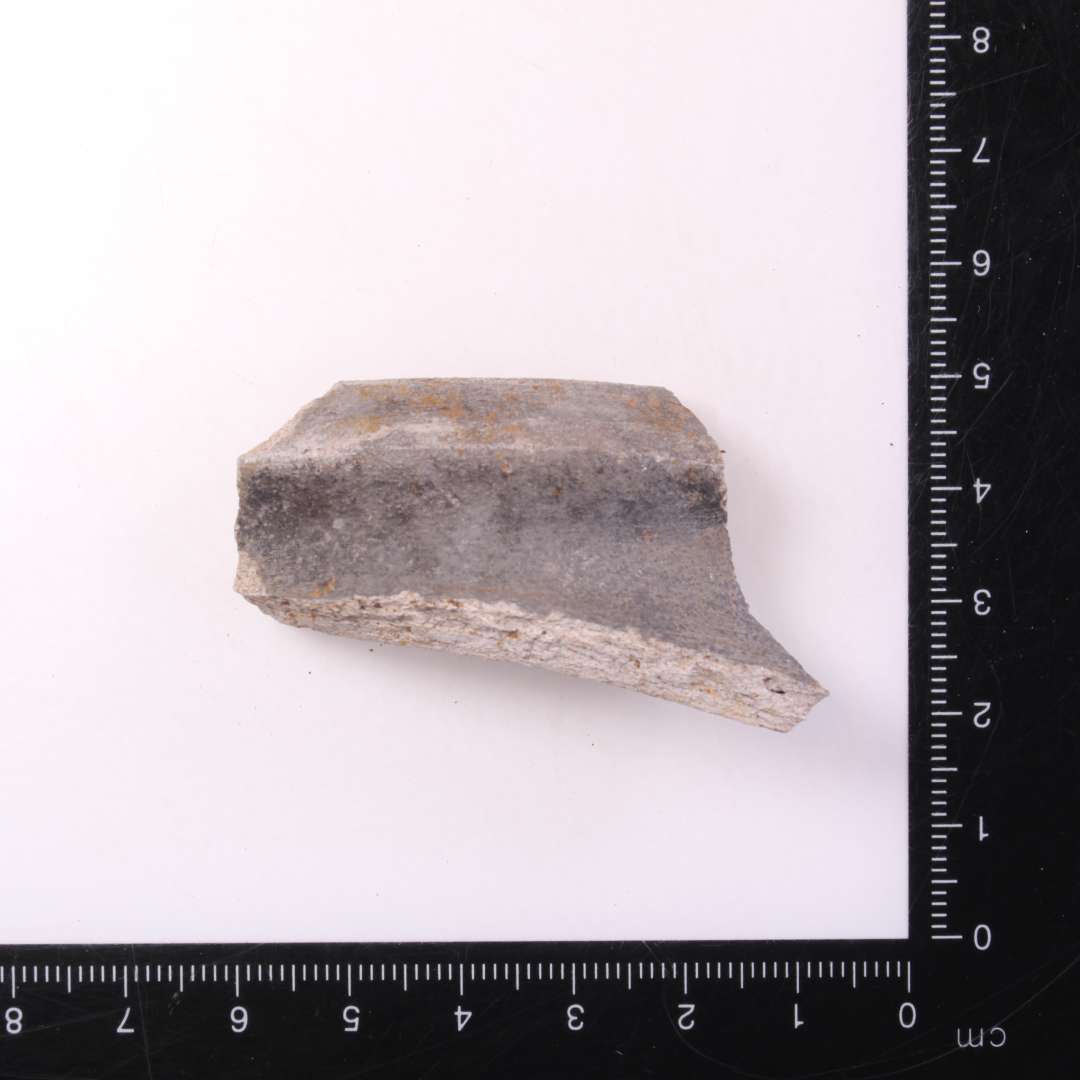 1 randsk�r af blau-grau kuglepotte.�