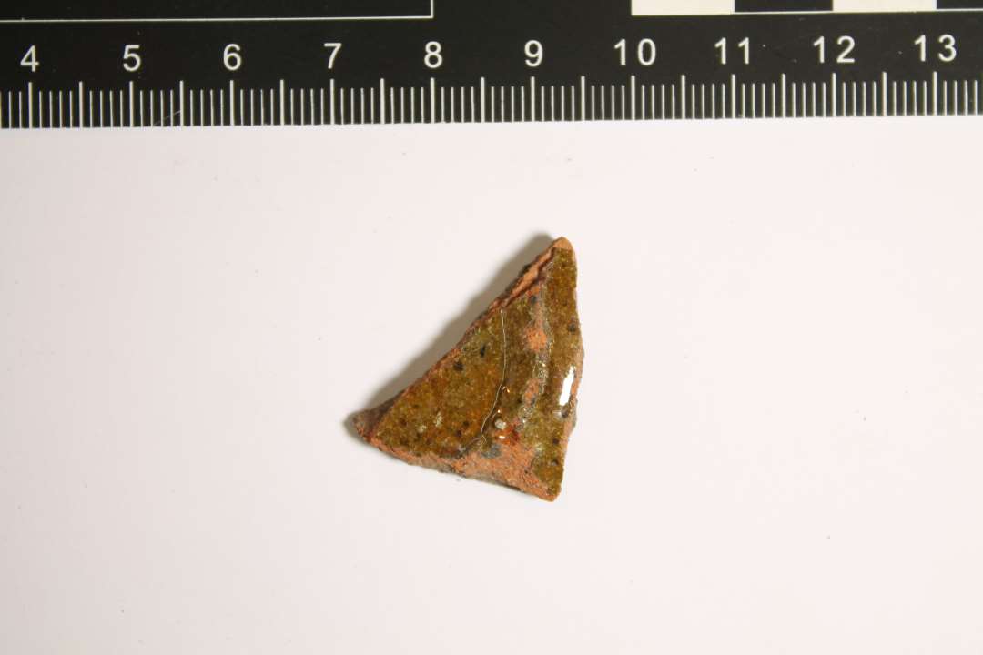 B-gods, bug, med p�lagt dekoration i cirkelform