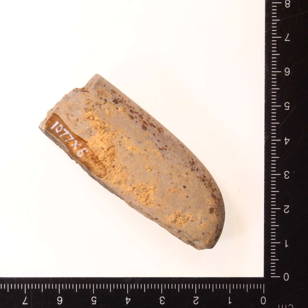 Slibestensfragment. Sandstenslignende