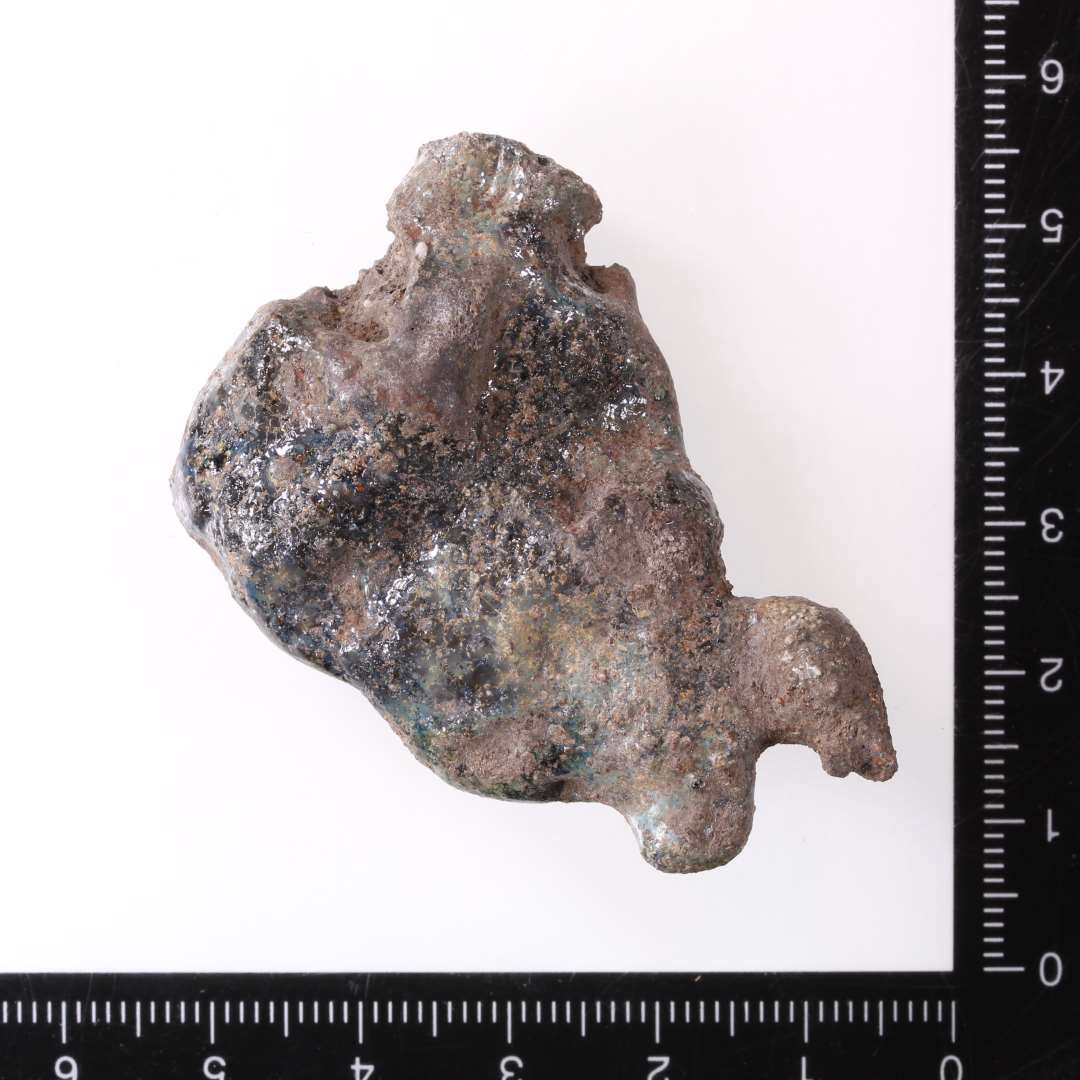 Slagge. smeltet, bl�gr�nligt glas?