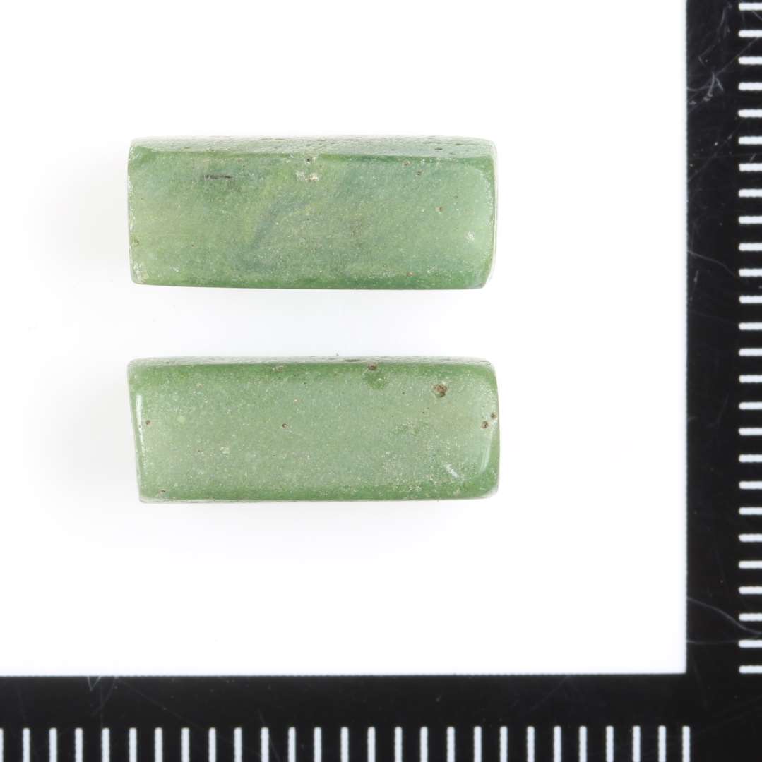 Cylindrisk-kubisk, Hel, Halv-gennemsigtig, Gr�n. Firkantede.