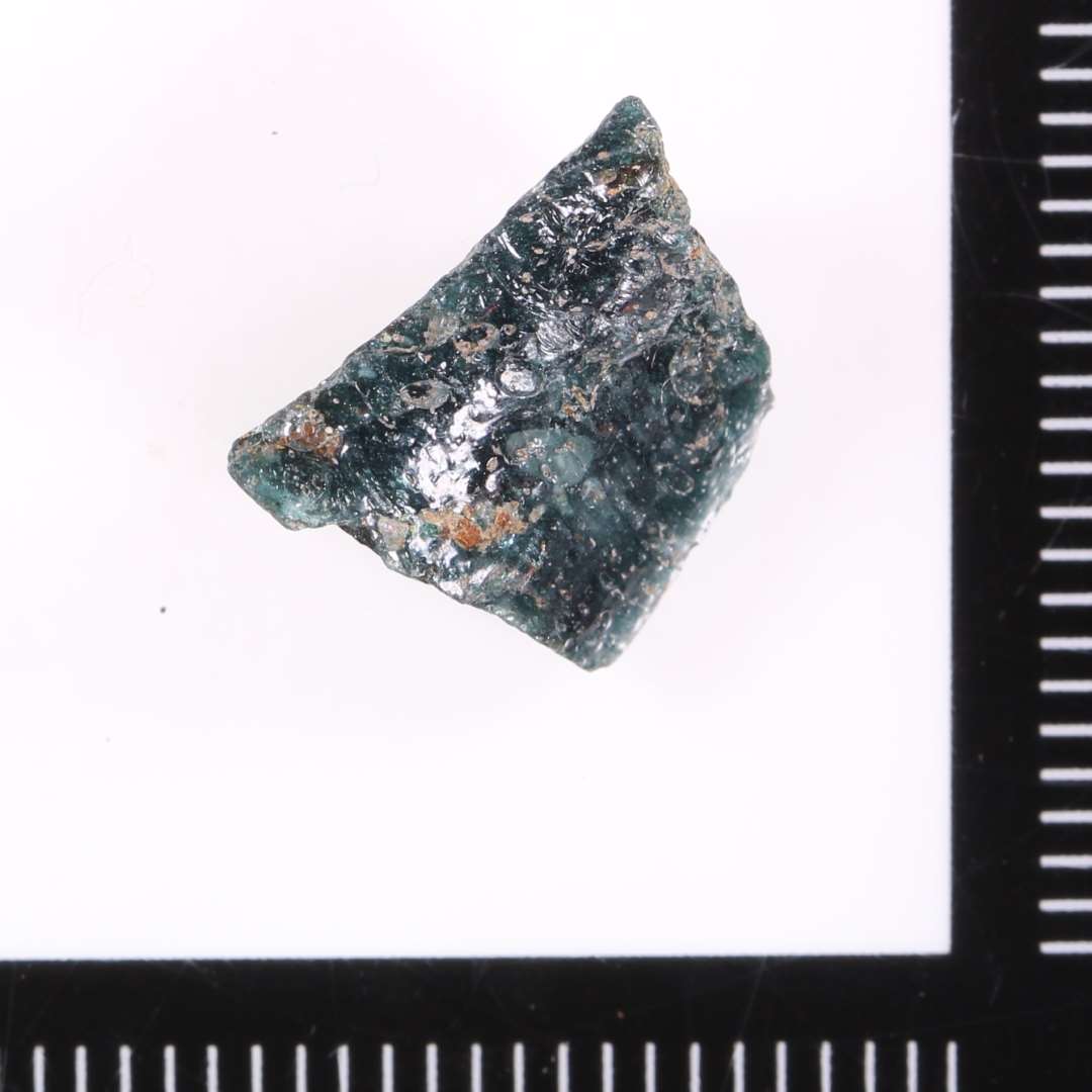 Tessera,Halv-gennemsigtig�Gr�n. Vredet form.