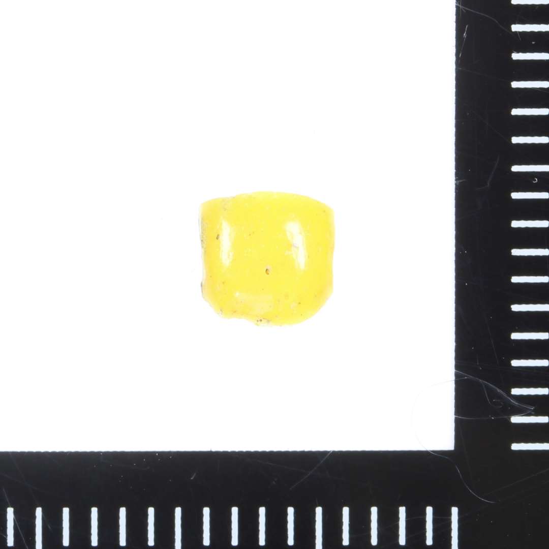 Ringformet, Fragment, Ugennemsigtig, Gul.