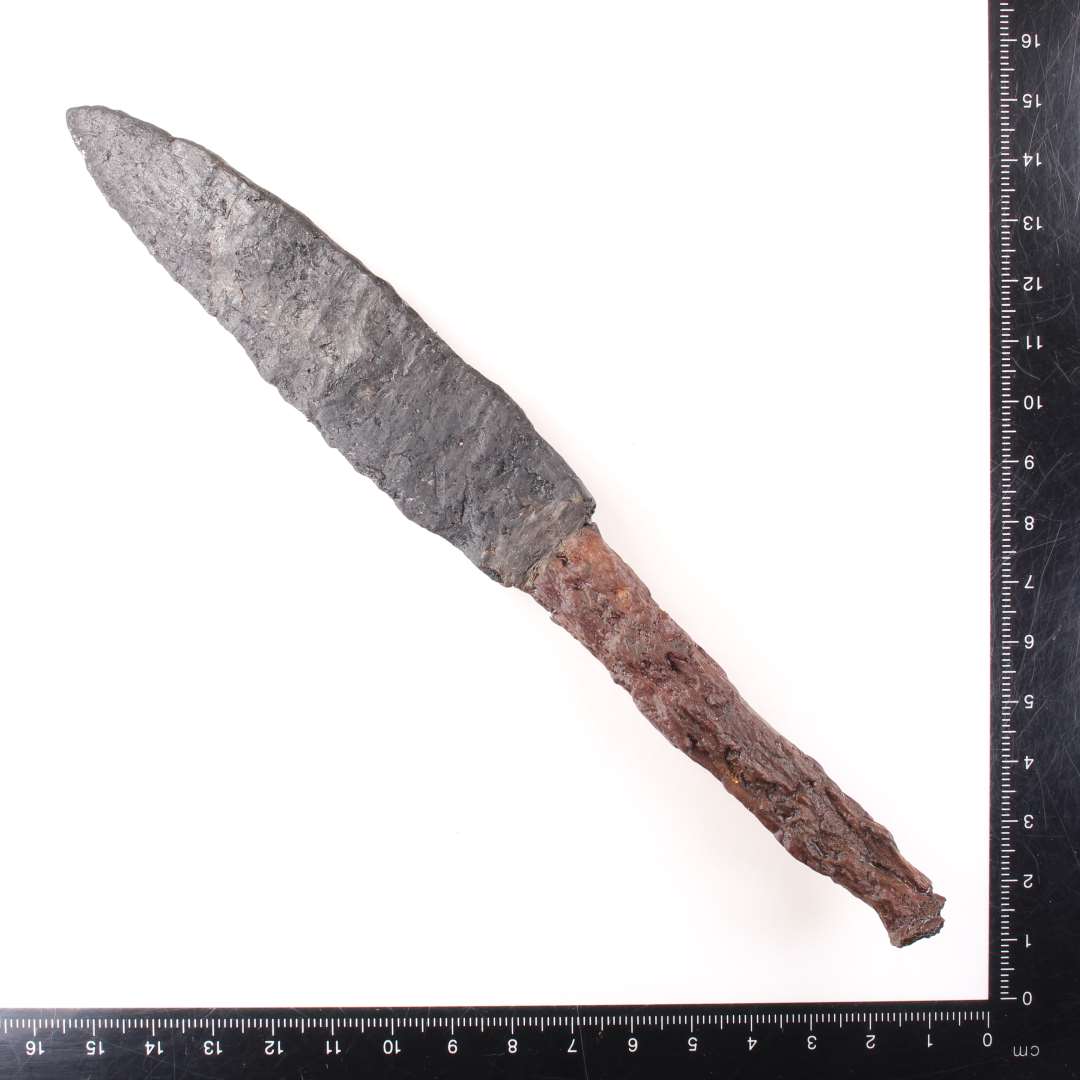 Jernkniv. Skaft og blad. Samlet l�ngde: 19,5 cm. Konserveret