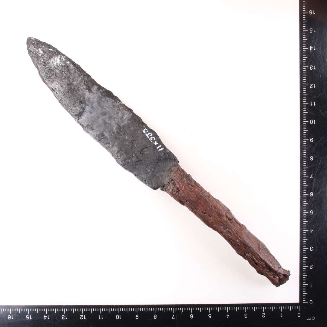 Jernkniv. Skaft og blad. Samlet l�ngde: 19,5 cm. Konserveret