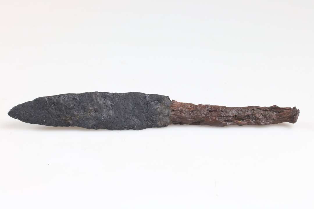 Jernkniv. Skaft og blad. Samlet l�ngde: 19,5 cm. Konserveret
