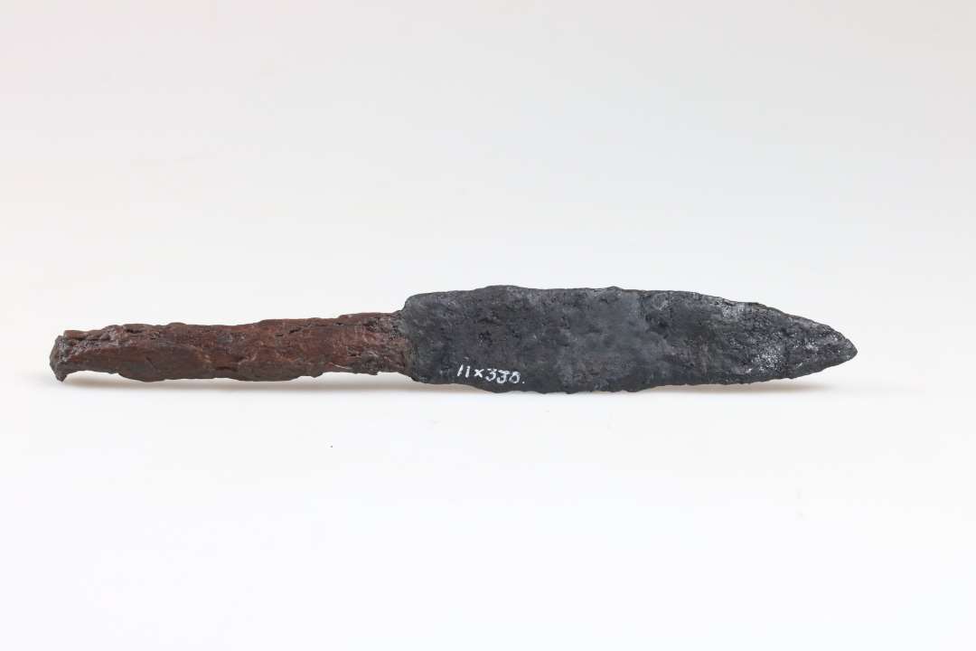 Jernkniv. Skaft og blad. Samlet l�ngde: 19,5 cm. Konserveret