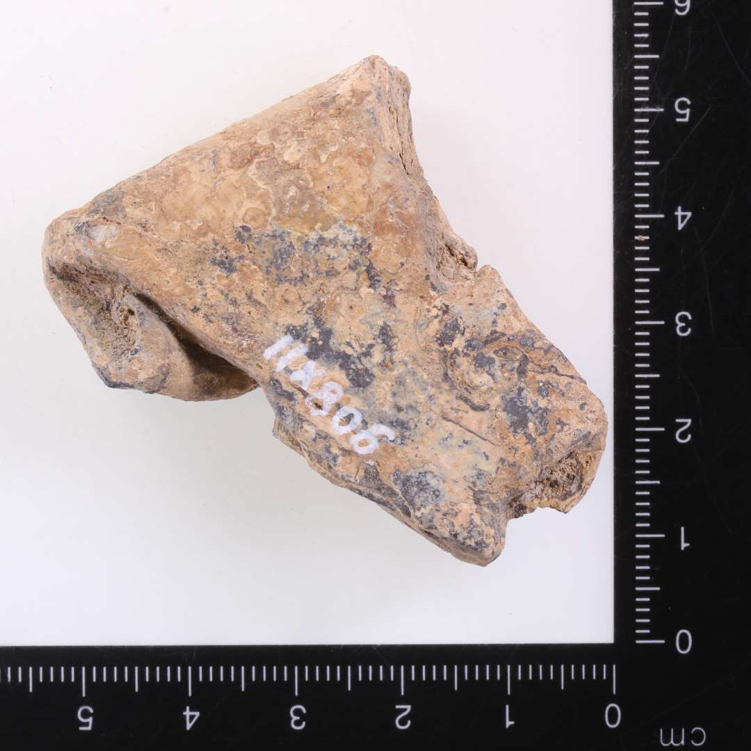 Blyklump. M�l: ca 5x4,2 cm.