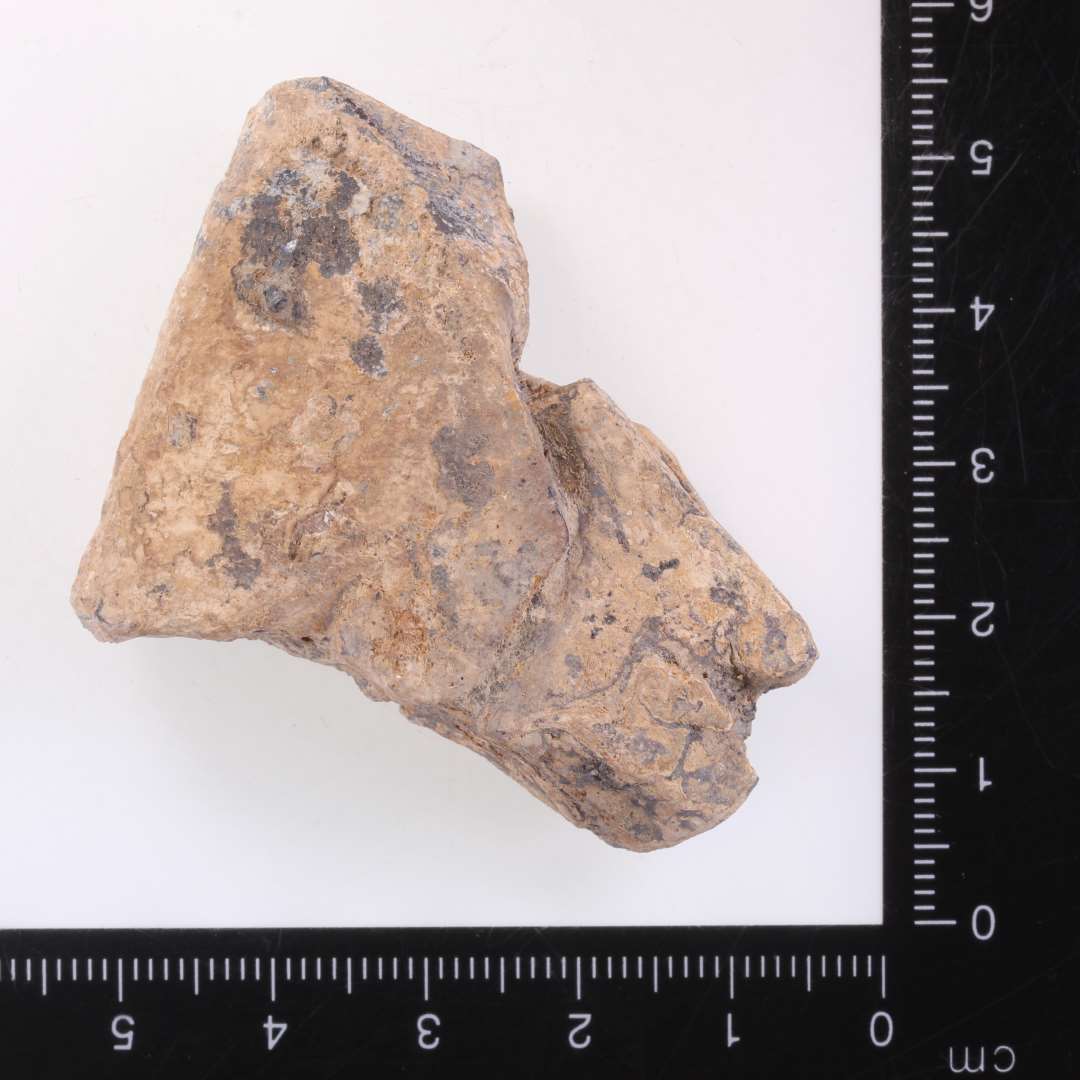 Blyklump. M�l: ca 5x4,2 cm.