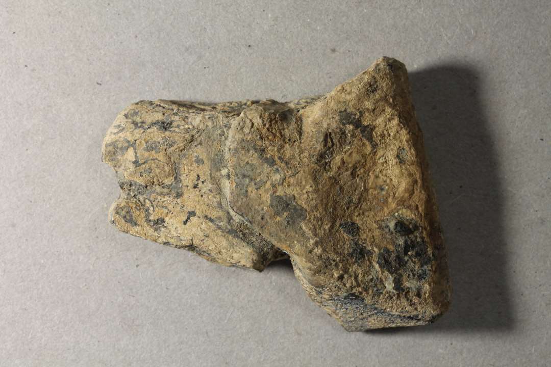 Blyklump. M�l: ca 5x4,2 cm.