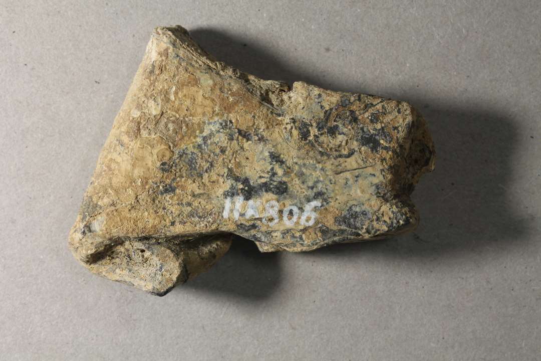 Blyklump. M�l: ca 5x4,2 cm.