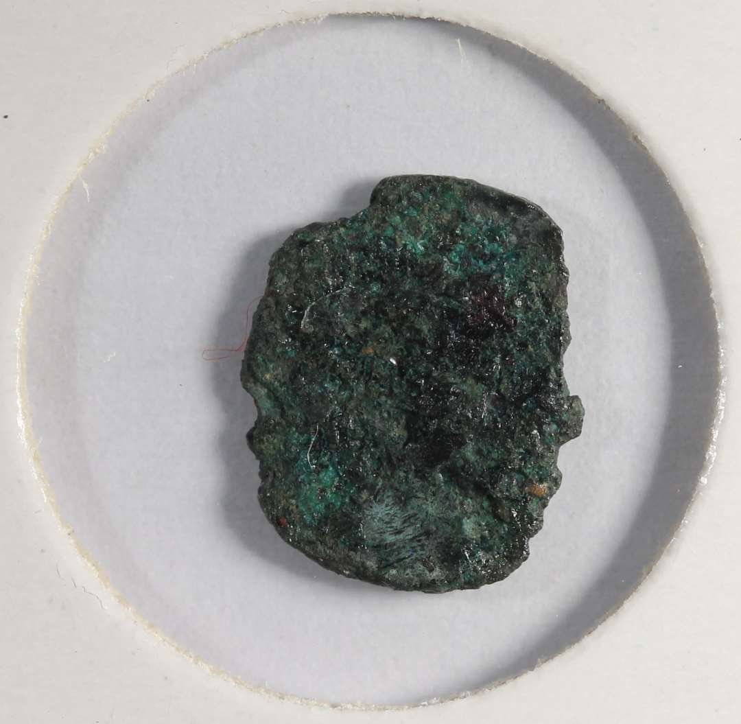 M�nt?

NM 2020:
M�nt?, kraftigt korroderet. 