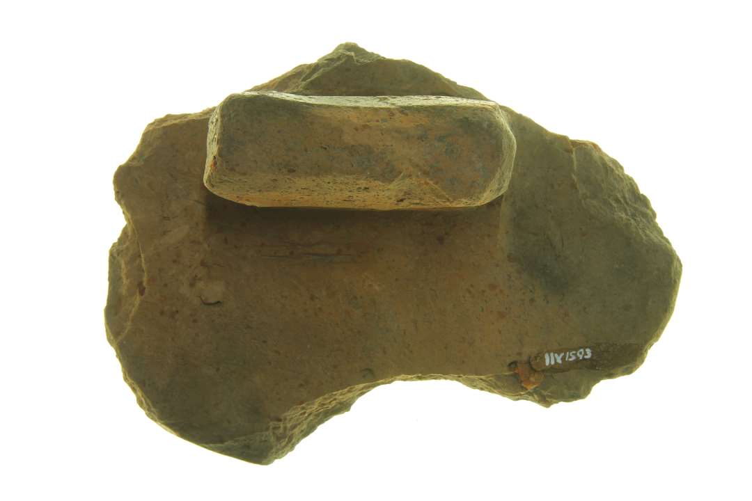 L�g af tegl. St�rste m�l: ca 18 cm.