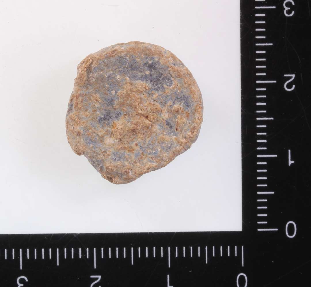 Lille cirkul�rt blylod, � 1,8 cm, h�jde 5 mm