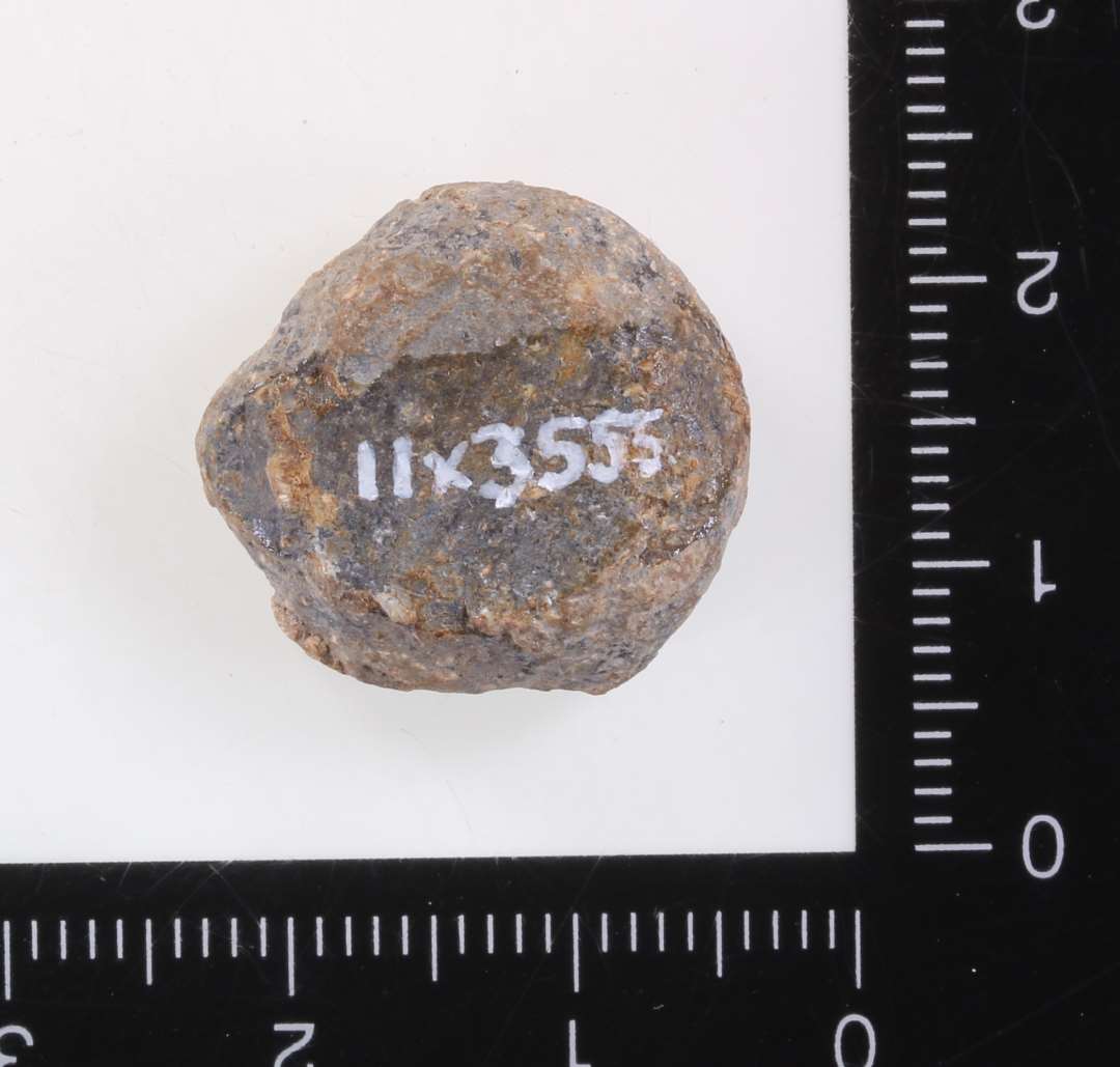 Lille cirkul�rt blylod, � 1,8 cm, h�jde 5 mm