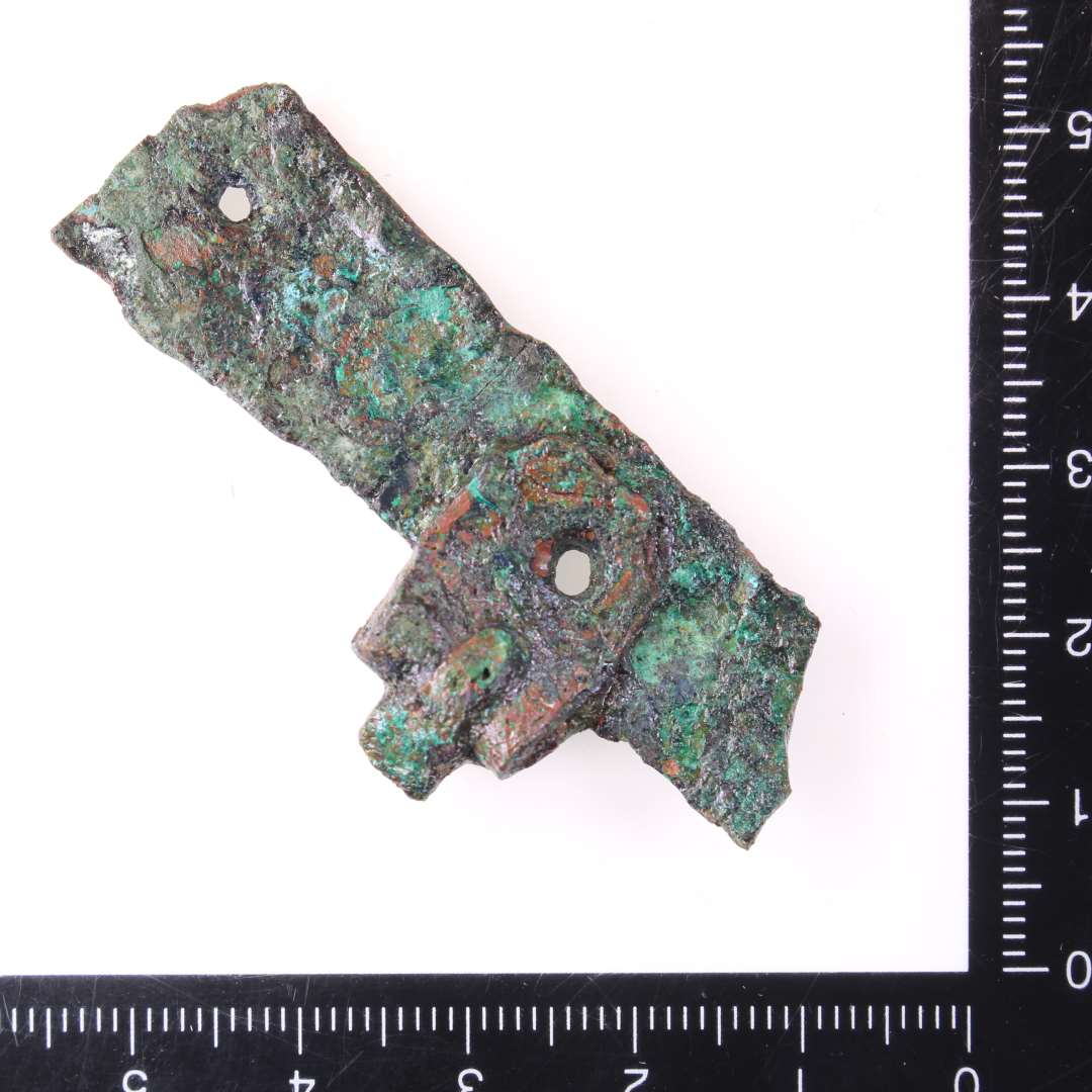  H�ngsel. Kons.��Fragment, l. 5,3 cm.