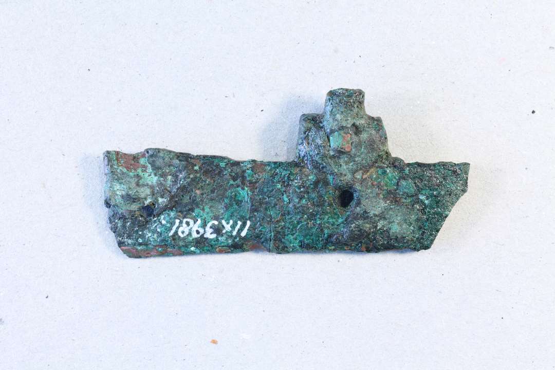  H�ngsel. Kons.��Fragment, l. 5,3 cm.