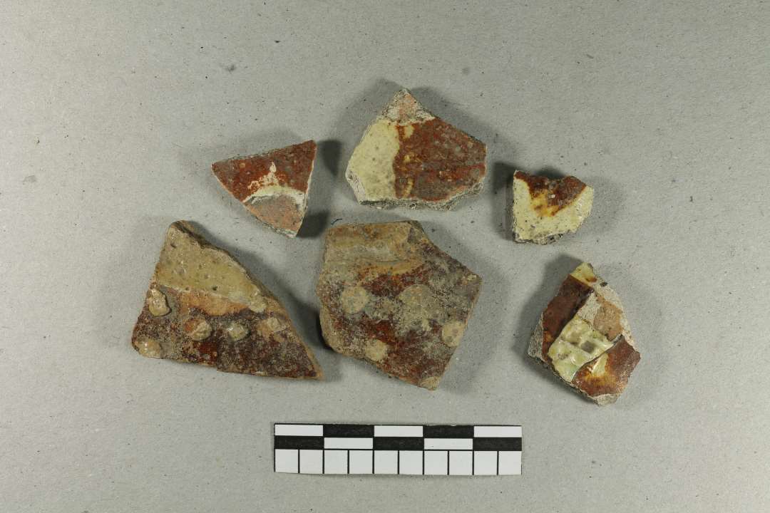 POT note: 2 sk�r med sm� knopper. 1 med rullestempel. 1 med en afkn�kket knop. 