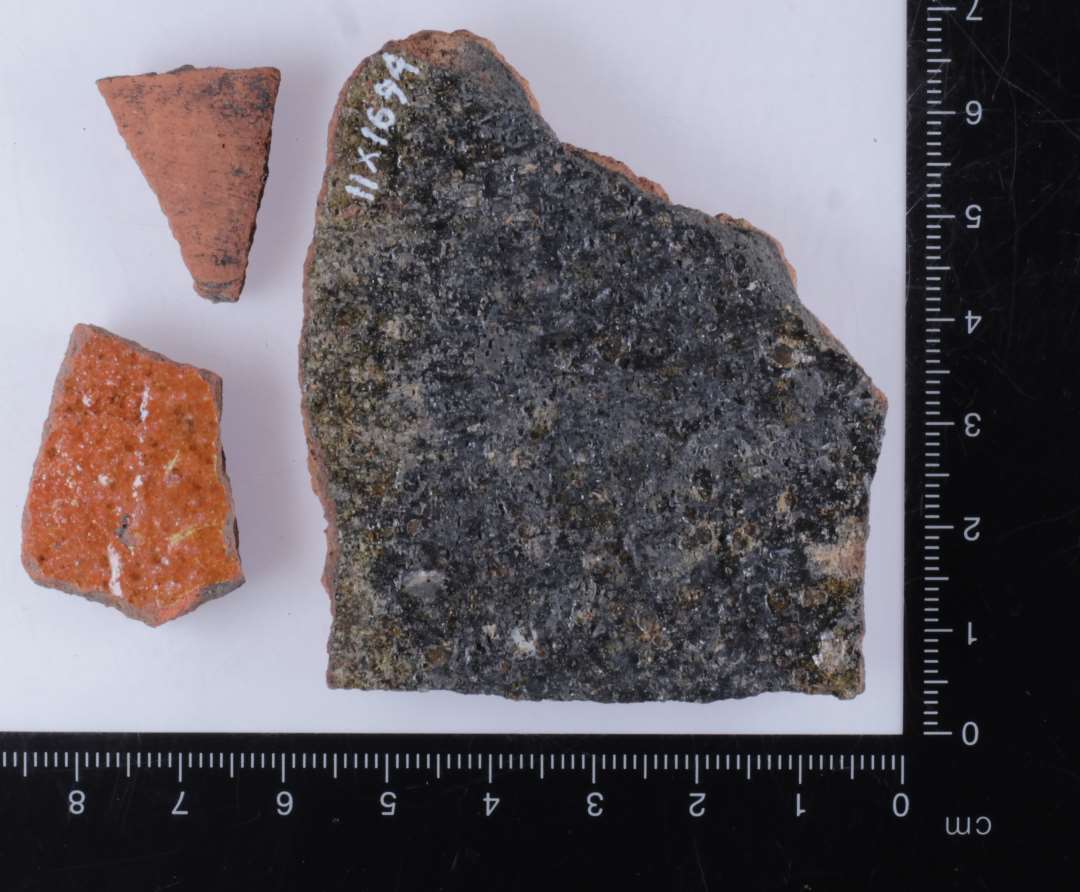 Heraf tre sammenh�ngende sk�r, som er sekund�rt meget varmep�virkede.