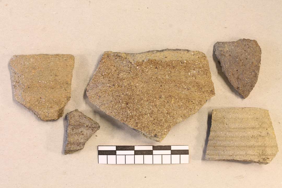 POT note: 5 bugsk�r -  3 sk�r har drejerilledekoration. 1 af dem er meget markerede. 