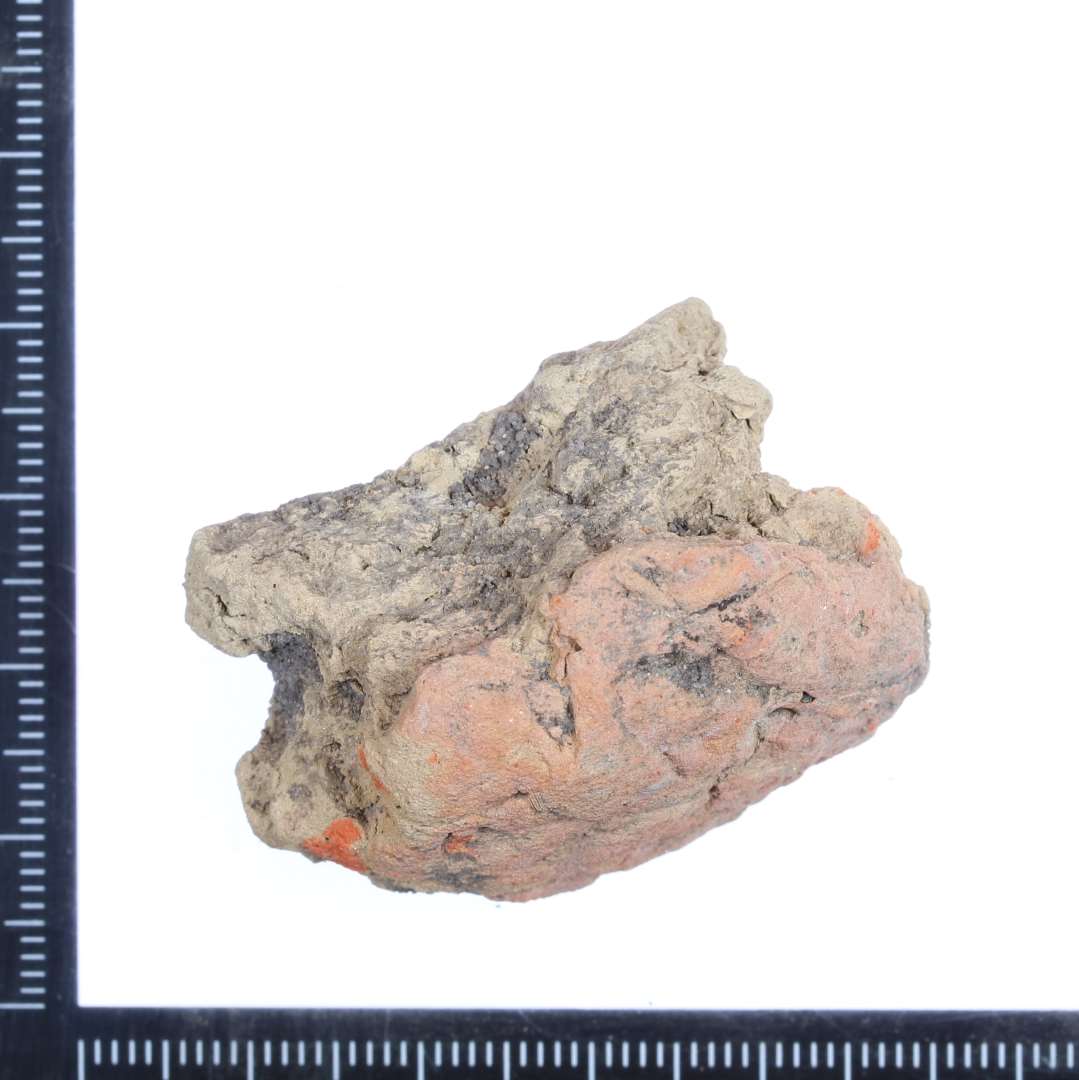 En klump br�ndt ler