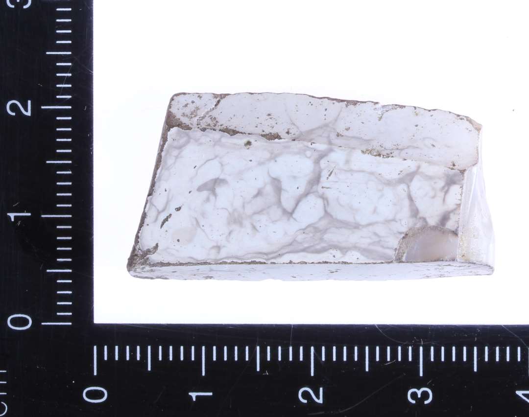 Flintefl�kke. Afbr�kket i begge ender.