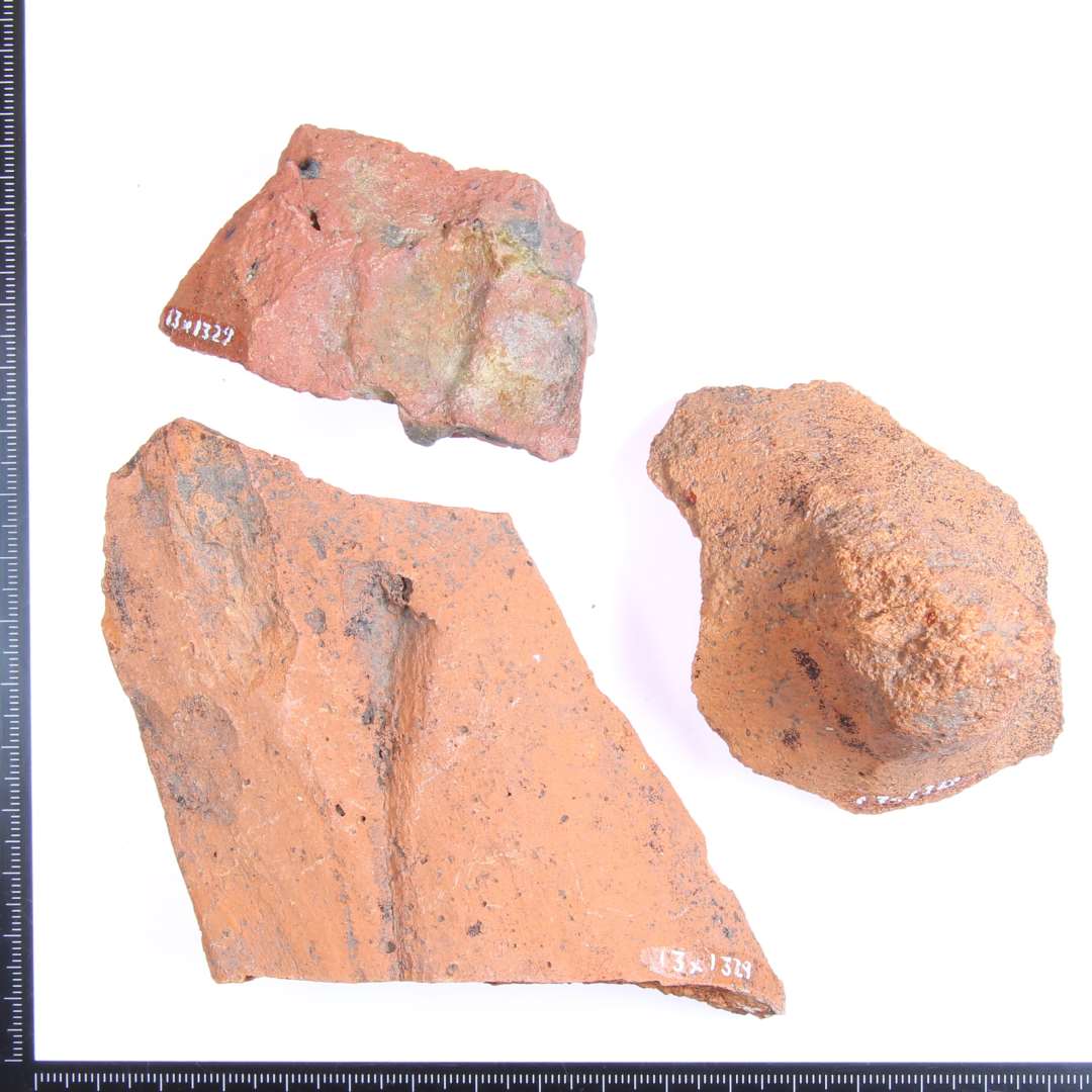 Tre fragmenter af munke-nonne tegl