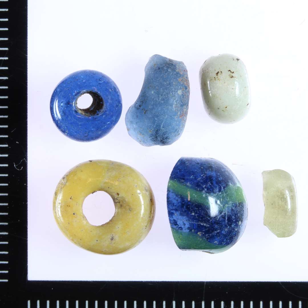 3bl�/1hel, 2fragmenter.�2gul/1hel, 1fragment.�1gr�hvid/1fragment.