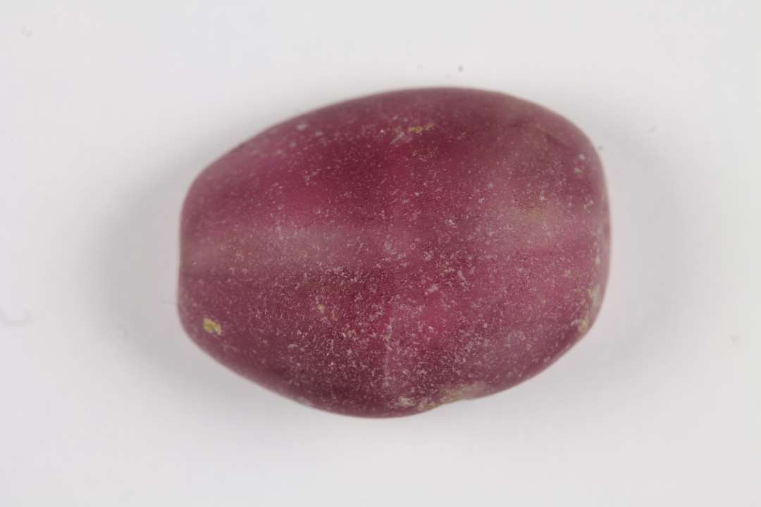 Hel perle af ametyst, oval.