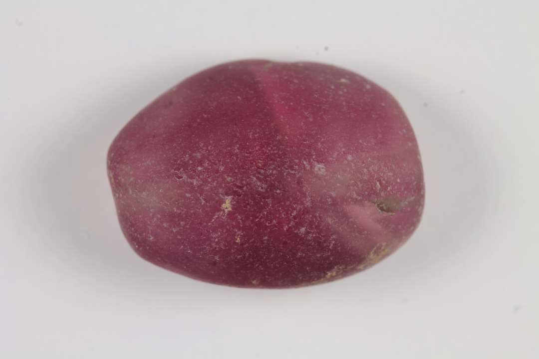 Hel perle af ametyst, oval.