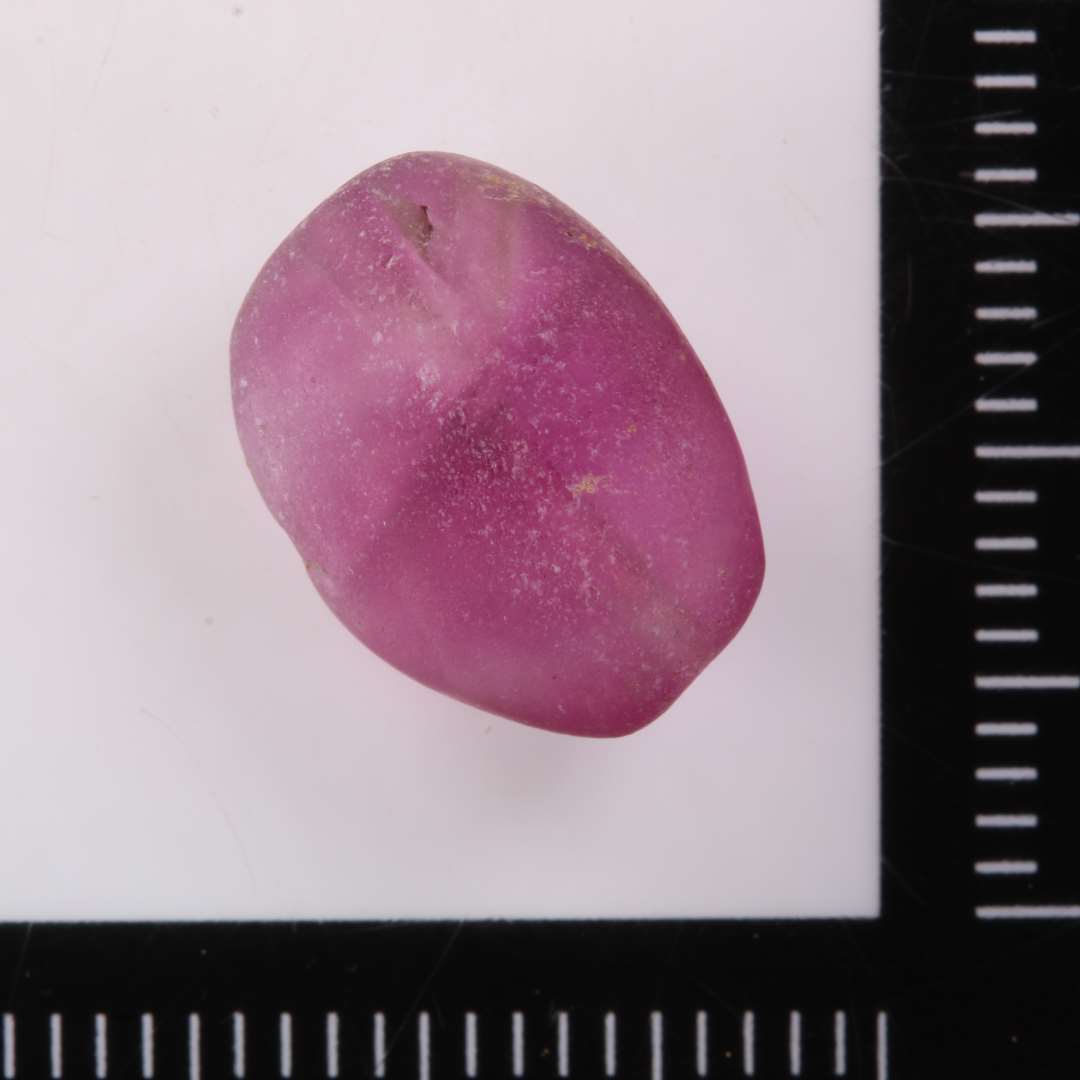 Hel perle af ametyst, oval.