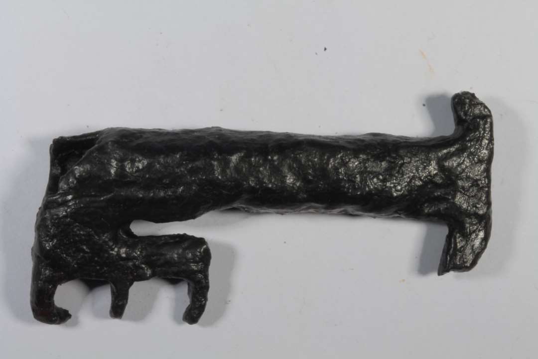 Fragment af jernn�gle. 
L�ngde: 5 cm. 
St�rste bredde: 2,2 cm.