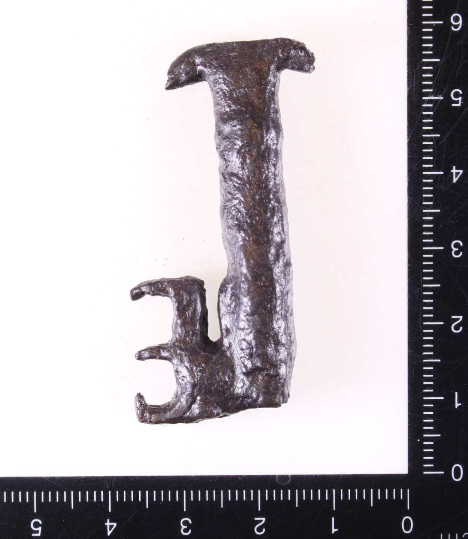 Fragment af jernn�gle. 
L�ngde: 5 cm. 
St�rste bredde: 2,2 cm.