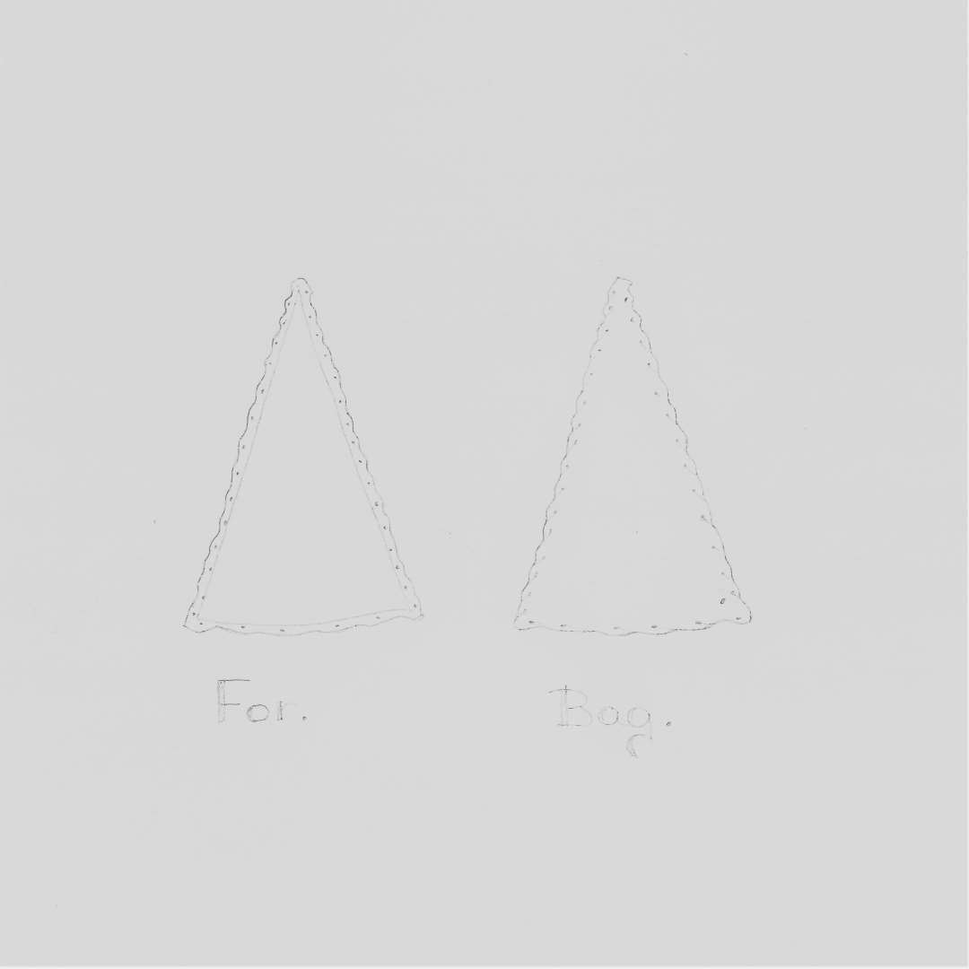 kile af l�der af form som spidsvinklet trekant med syspor langs alle kanter, hidr�rende fra sko eller st�vles sidelukning. St�rste l�ngde: 6,2 cm. St�rste bredde: 4,0 cm.