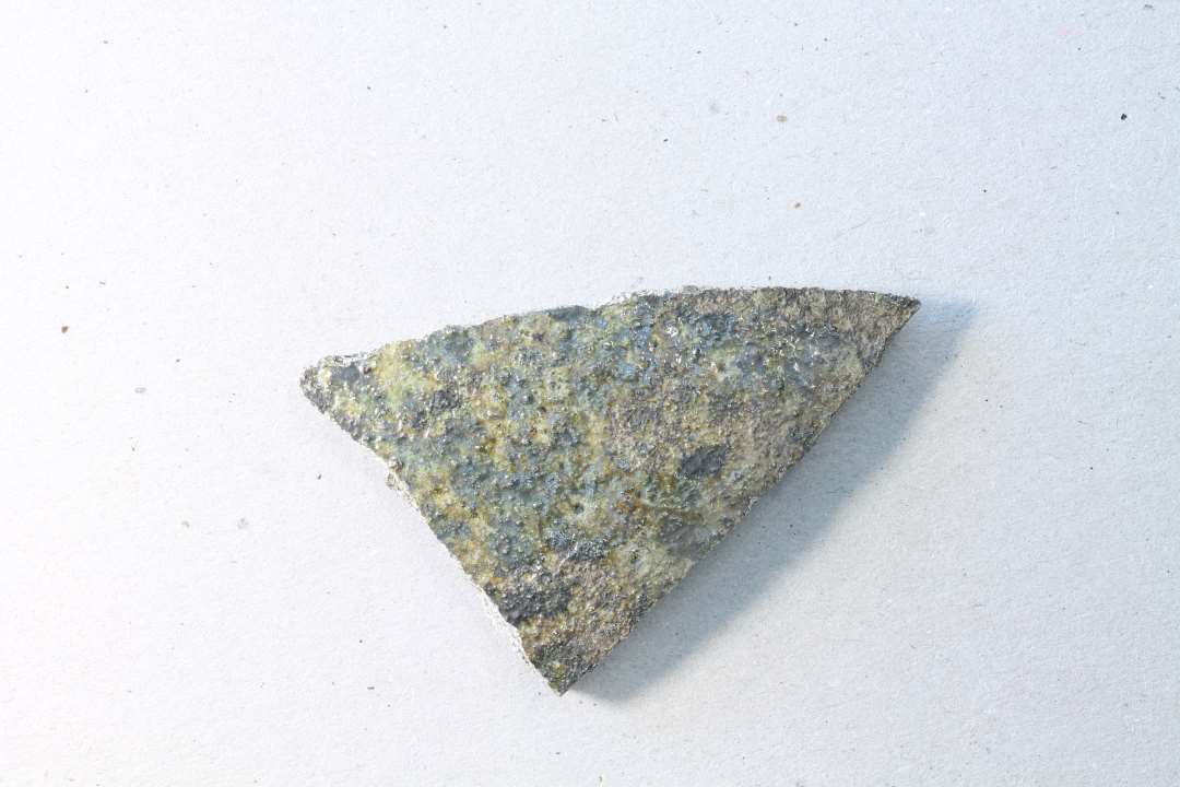 1 sidesk�r af pibelersgods med gr�nlig blyglasur p� ydersiden. (C2)