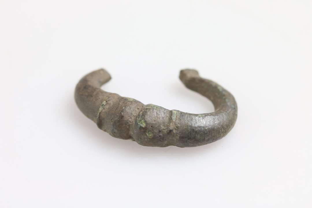 1 del af b�ltesp�nde, bronze. M�l: ca 3 cm.