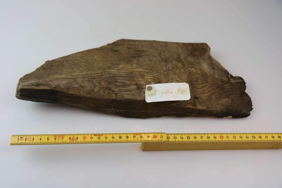 Tr�planke. M�l: 40x16 cm.