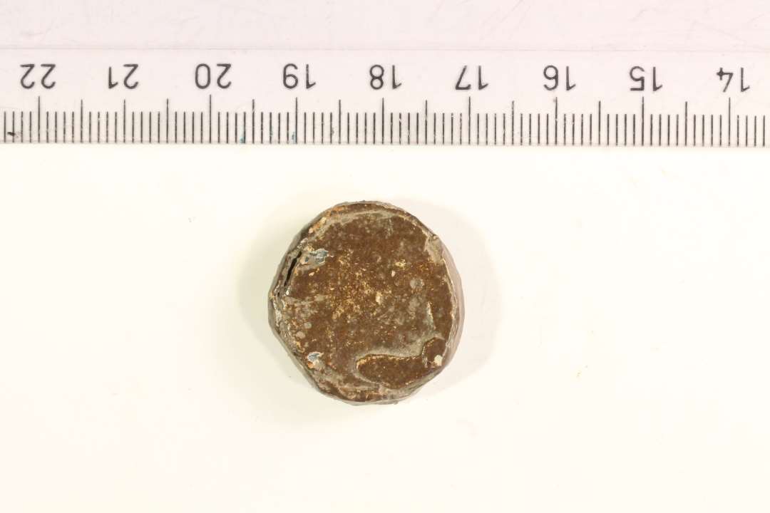 1 skiveformet blylod, 2,4 x 0,6 cm., v�gt 23,486 g.