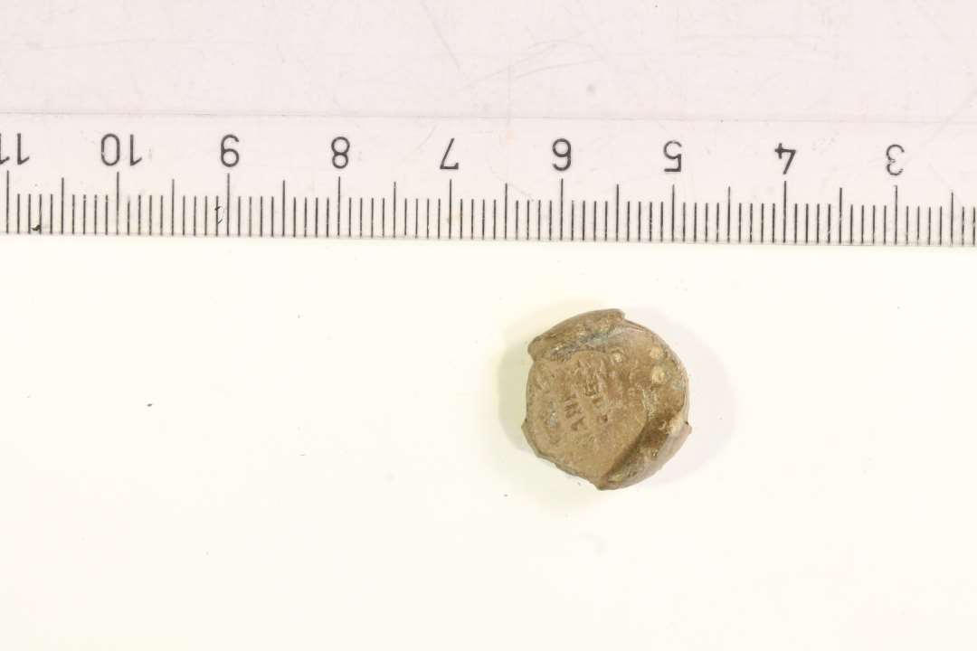 1 LILLE BLYPLOMBE k�ben..havn OG (.....) ..FOR.. AN.. ..IG.. Diameter: 1,5 cm.