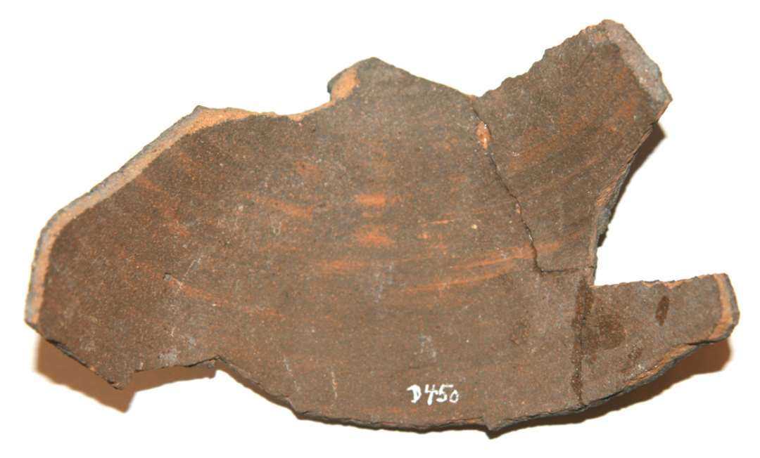 Skulderparti af uglaseret brunbr�ndt n�sten stent�j. Med drejeskivefolder. Samlet af 3 stykker.