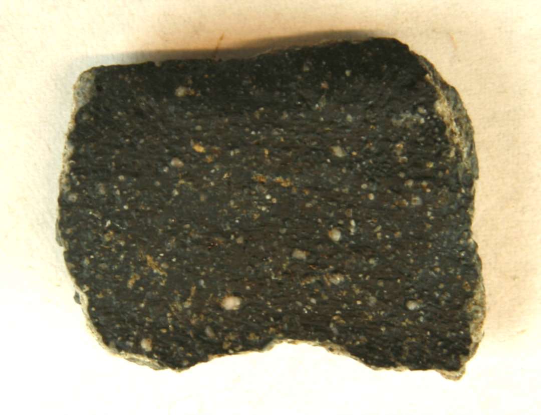 1 skuldersk�r af gr�br�ndt stent�jsagtigt gods. Gruppe 2.