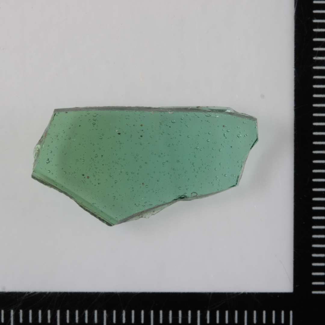 1 sidesk�r fra kar (b�ger) af gr�nligt, gennemsigtigt glas.