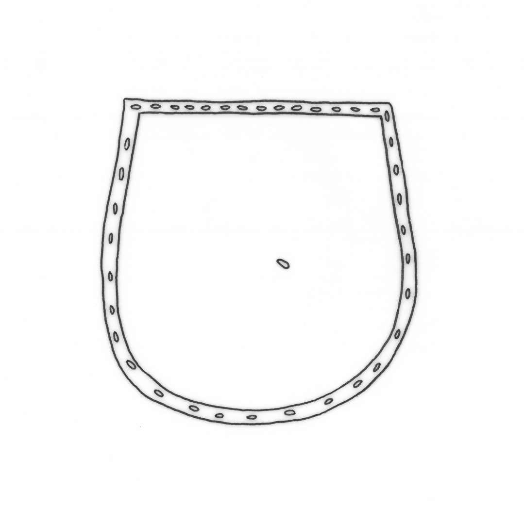 11 stk. l�der, heraf 6 stk.bevaret: St�rkt indt�rret og forrevet Overl�derfragment af sko antagelig til halvvoksen Person. Nedenfor Udsk�ringen der danner Fodaabningens ene Forkant findes et lille tv�rgaaende oprindelig sammensyet Indsnit. Sammensyning ved Skraasnit i Siden hvor en kile der har dannet en Del af Fodaabningen og dens anden Forkant mangler. S�mspor af Kantbaand langs den bevarede Del af Fodaabningens Rand. Ingen Spor af Lukkeanordning. �St�rste Maal ca 19 x 33 cm. St�rkt forrevet og indt�rret Overl�derfragment af Sko antagelig til halvvoksen Person. Nedenfor Udsk�ringen der danner Fodaabningens ene Forkant findes et lille tv�rgaaende Indsnit. Skraa Tilsk�ringssnit i Siden, hvor en Kile, der har dannet en Del af fodaabningen og dennes anden Forkant mangler. S�mspor langs den bevarede Rand af fodaabningen fra et kantbaand. Midt p� Siden ca 2,5 cm. under fodaabningens Kant findes et Par lodrette gennemstukne �jer, som en Sn�rerem har l�bet igennem. St�rste Maal ca 18 x 28 cm.�Kantbaand, l�der: Fragment af Kantbaand antagelig fra Sko. Tildannet af en ca 1,5 cm. bred L�derstrimmel, der er omb�jet og forsynet med lodrette gennemskaarne �jer anbragt med 2 � 3 mm's Mellemrum. Tydelige S�mspor langs Randene paa Underkanten, hvor der n�r Stykkets ene Ende findes et bueformet Indhak af Hensyn til Baandets Omb�jning. St�rste L�ngde ca. 22,5 cm. St�rste Bredde ca. 0,7 - 9,8 cm. Saalfragment, l�der: Separat tilskaaret H�lparti af Saal af tyndt L�der (Bindsaal) til voksen Person. St�rste Maal ca. 6 x 7 cm. Overl�derfragment (?): Lille L�derstykke af sk�v rektangul�r Form med s�mspor langs to af Kanterne N�r Stykkets ene Hj�rne samt omtrent paa dets Midte findes et gennemskaaret �je. St�rste Maal ca. 6 x 7 cm.