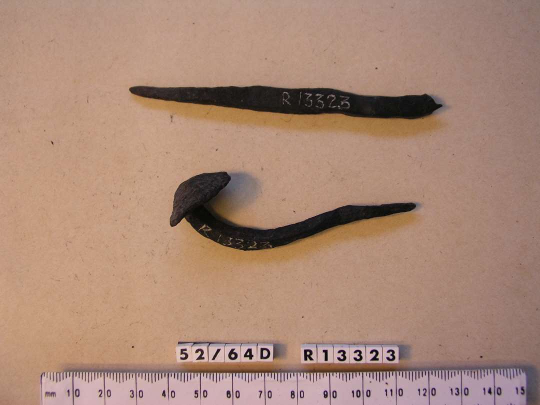 To jerns�m. L�ngde h.h.v.: ca. 8 og 10 cm.