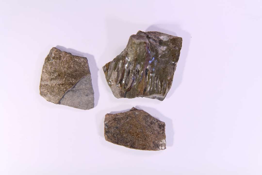 B1 bug, det ene med hankef�ste og rester af lodret fureornamentik. Engelsk import