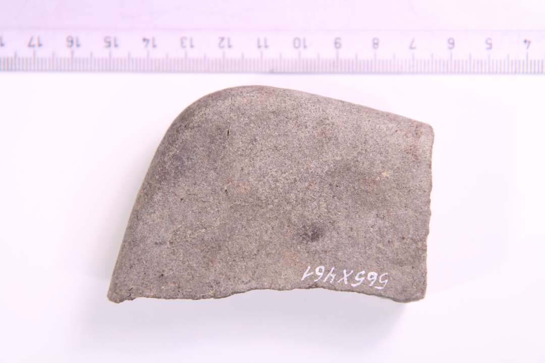 'Hv�ssesten' af underlig karakter. St�rste m�l: 8 cm.