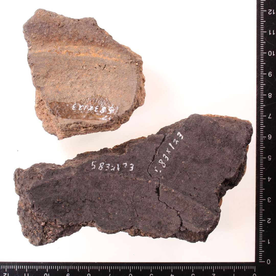 Bund. Grov med riller. hjemlig drejet