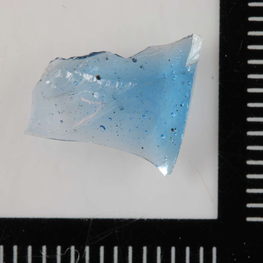 1 stump klart bl�ligt r�glas.