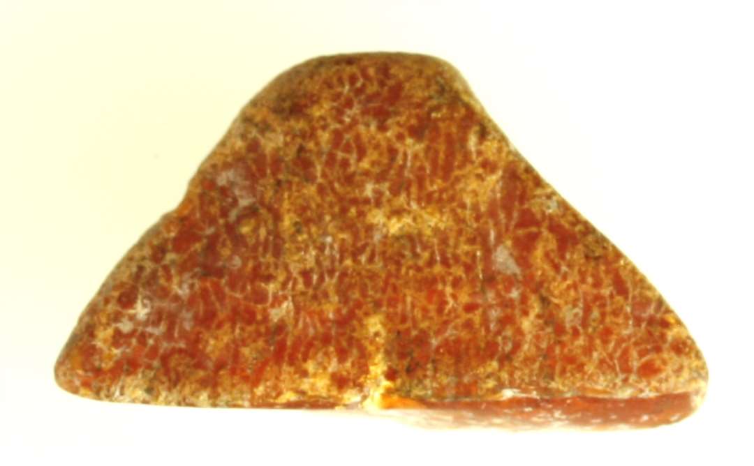 1 stk. ubearbejdet rav.