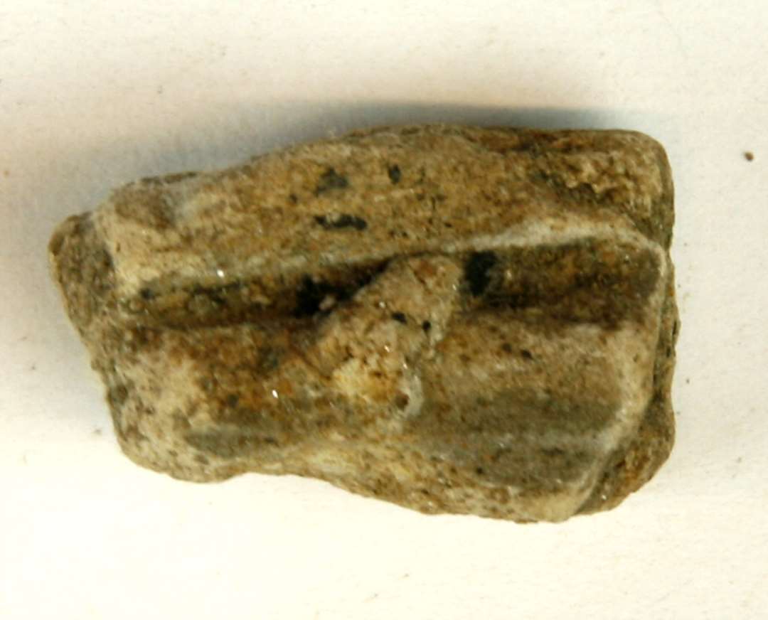 1 fragment af en st�beform. M�l: 3,2 cm